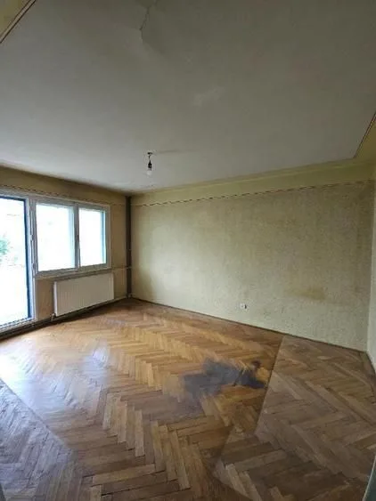 Vând apartament cu 2 camere decomandate - Brasov