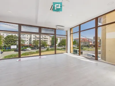 Spațiu Comercial Open Space, Vitrină 8 m, Etaj 1 - Oradea