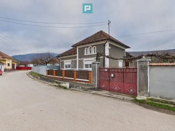 Casă 4 camere Sighistel - poza 1