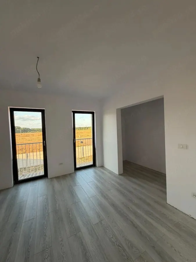 Casă 4 camere Moșnița Veche - poza 1