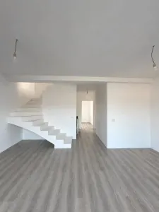 Casă 4 camere Moșnița Veche - poza 4