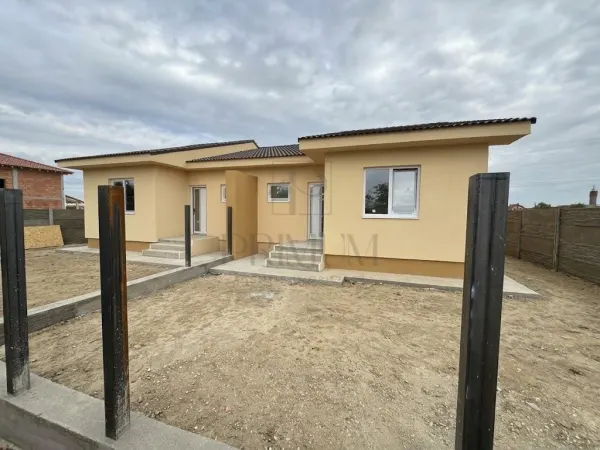 Casă 3 camere Moșnița Nouă - poza 1