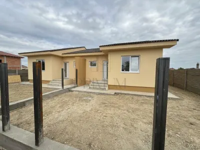 Duplex parter - zona buna - toate utilitatile - posibilitate alegere finisaje - Mosnita Noua