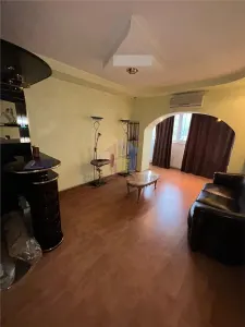Ap.3 cam Obor, conf 1, decomandat, etaj intermediar. mobilat si utilat - Braila
