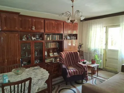 Proprietar vand 2 camere, Piata Sudului, et. 1, 2 balcoane, metrou in apropiere - Bucuresti
