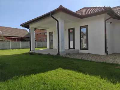 Casă 4 camere Moșnița Nouă - poza 2