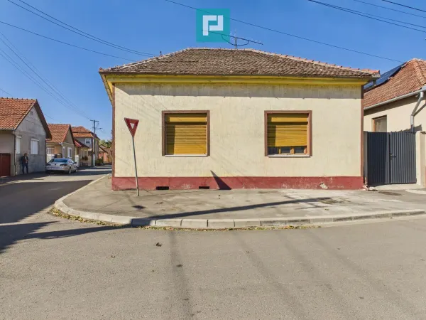 Casă 3 camere Lipova - poza 1