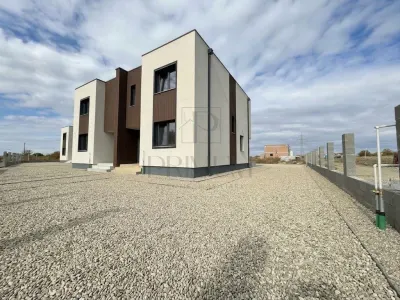 Casă 4 camere Moșnița Nouă - poza 2