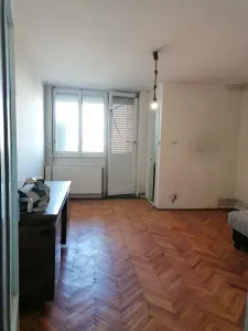 BRASADAS vinde garsoniera la etajul 9 in zona Burdea. - Satu Mare