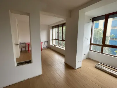BRASADAS vinde ap 4 cam etaj 3/4 in zona ULTRACENTRALA. - Satu Mare