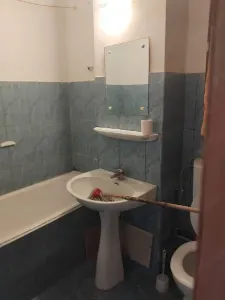 BRASADAS vinde garsoniera 37 mp. la etajul 3 pe Ostrovului. - Satu Mare