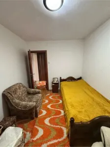 BRASADAS vinde ap 2 cam cu balcon etaj 2/3 Botizului. - Satu Mare