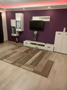 BRASADAS vinde ap 3 camere, zona soarelui etaj 1/4. - Satu Mare