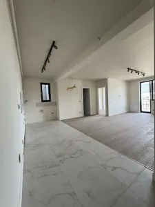 BRASADAS vinde ap 2 cam Central Loc de Parcare Bloc nou - Satu Mare