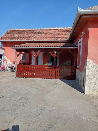 Casă 3 camere Petea - poza 1