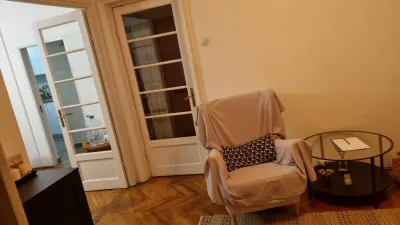 BRASADAS vinde ap 3 cam etaj 1/3 in zona Unirii. - Bucuresti