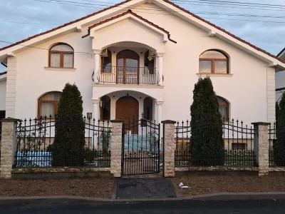BRASADAS vinde casa individuala 8 cam teren 10 ari Unirii. - Satu Mare