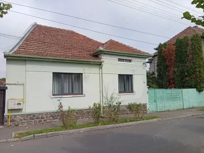 BRASADAS vinde casa 3 cam in zona Titulescu. - Satu Mare