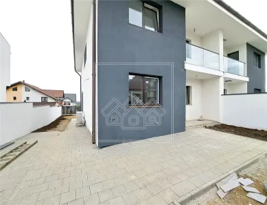 Casă 4 camere Sibiu - poza 2