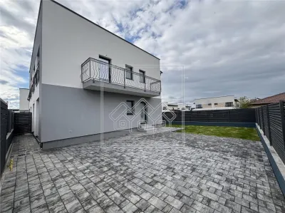 Casa moderna, cu 4 camere si teren mare - Zona Triajului - Selimbar