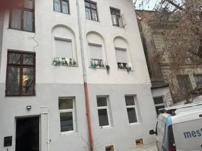 BRASADAS închiriază ap 2 cam etaj 1/2 in vila pe Victoriei. - Bucuresti