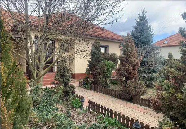 Casă 3 camere Lazuri - poza 1