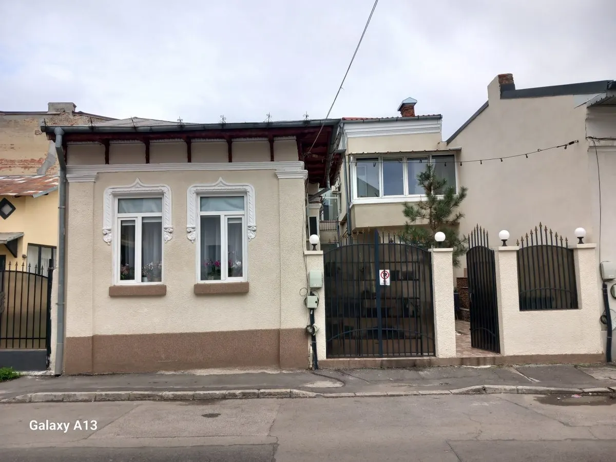 Casă 3 camere București - poza 1