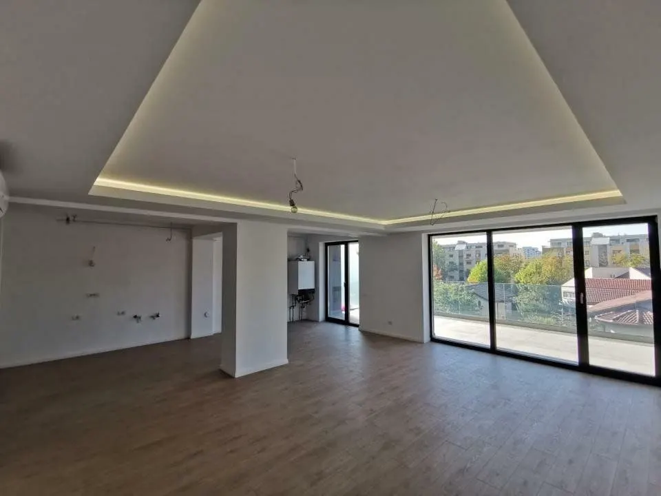 Apartament 5 camere București - poza 1