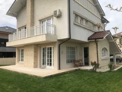 Casa individuala langa lacul Straulesti cu mutare imediata. Direct proprietar - Bucuresti