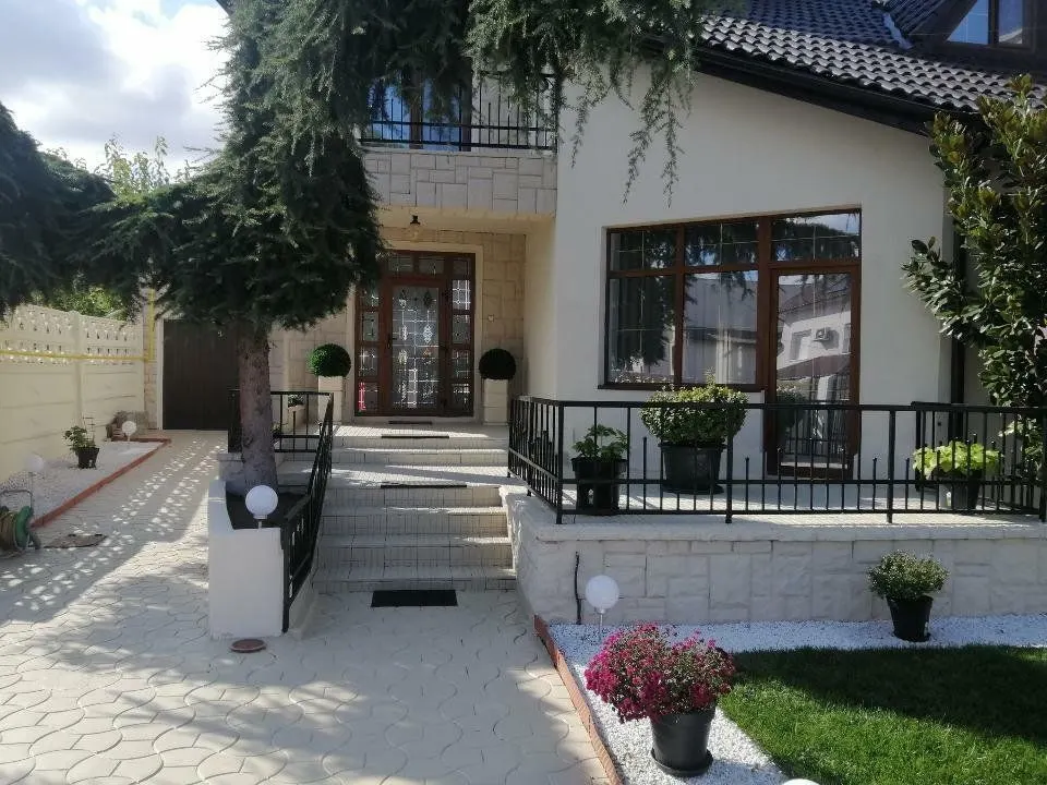 Casă 8 camere București - poza 1