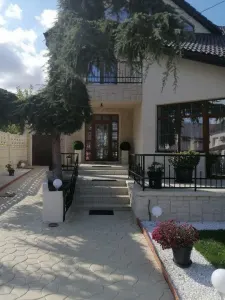 Casă 8 camere București - poza 2