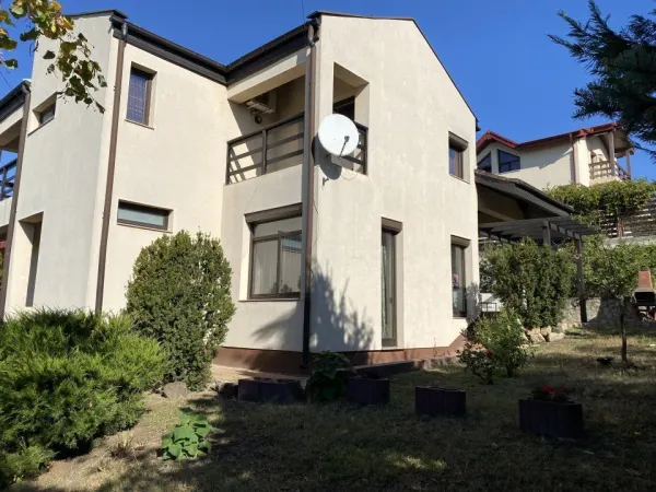 Casă 9 camere Iași - poza 1