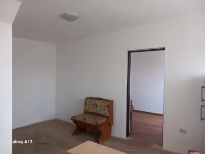BRASADAS vinde ap 2 cam 33mp CARAMIDA la etajul 4 în Micro 14. - Satu Mare