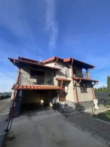 BRASADAS vinde casa in zona AQUASTAR. - Satu Mare
