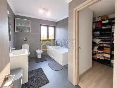 Casă 5 camere Bacău - poza 11