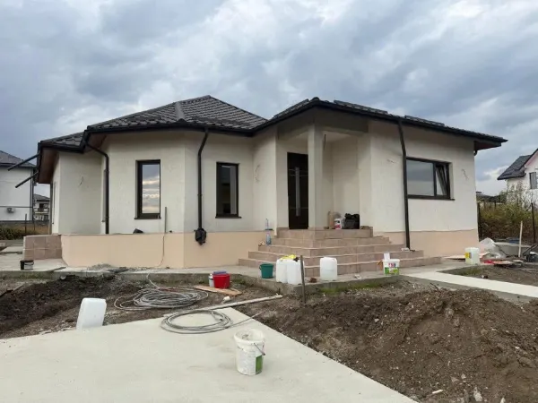 Casă 4 camere Valea Lupului - poza 1
