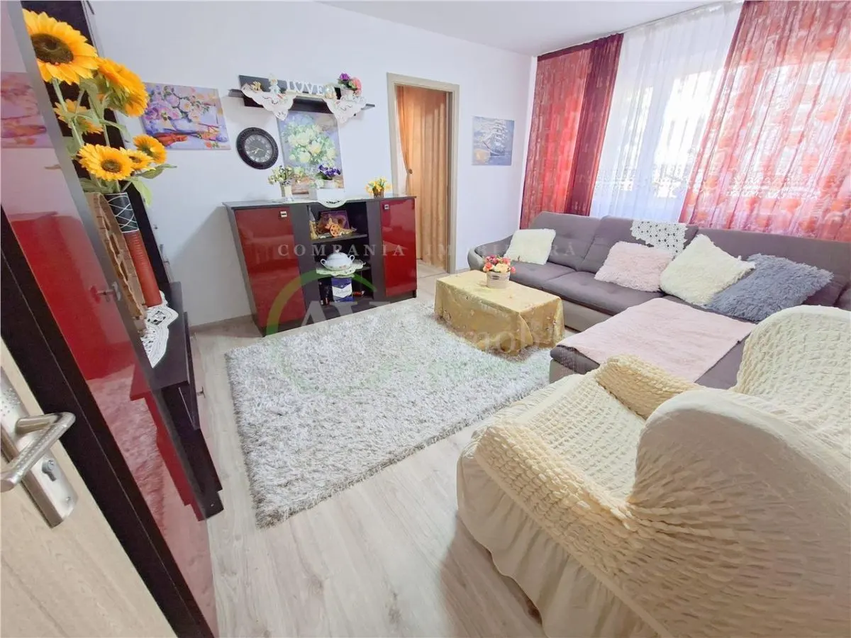 Apartament 3 camere Bacău - poza 1