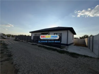 Casă 4 camere Domnești - poza 2