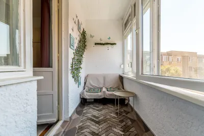 Apartament cu 1 cameră, balcon închis și boxă pe str. Carol Davila - Arad