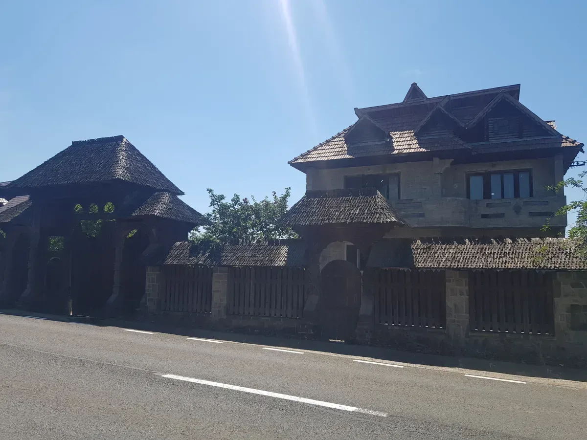 Casa ideala pt pensiune la 15 km de Baia Mare  spre Cavnic  - Baia Mare