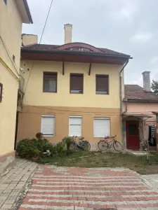 De inchiriat apartament la casa cu 2 dormitoare,1 living,bucatarie si baie in zona centrala Sibiu - Sibiu