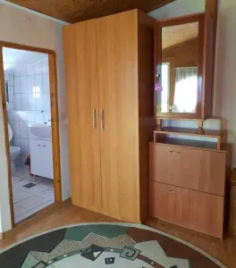 Caut chirias ! >inchirez o camera la casa, dispune de baie si bucatarie ! - Constanta