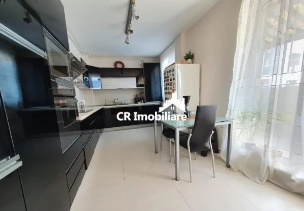 Apartament 5 camere București - poza 1