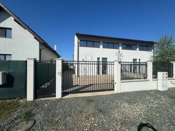 Casă 5 camere Moșnița Nouă - poza 1