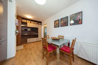 Apartament 2 camere Astra decomandat, etaj intermediar - Brasov