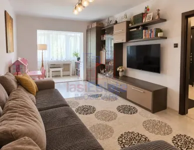 Apartament cu 3 camere decomandat, mobilat si utilat, de vanzare in zona Targu Cucu - Iasi