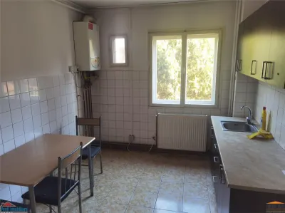Inchiriez apart. 4 camere-centrala gaz, et.1 in zona Vlaicu - Arad
