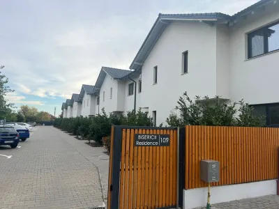 Case înșiruite cu 4 camere, grădină privată și 2 locuri de parcare - Sanandrei