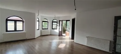 Casa, cocheta, situata pe o strada privata in Paulesti - Paulesti