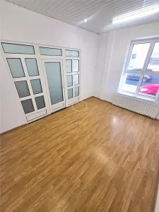 Spatiu comercial 50 mp cu vitrina stradala | Zona B-dul I.C. Bratianu – Satu Mare - Satu Mare